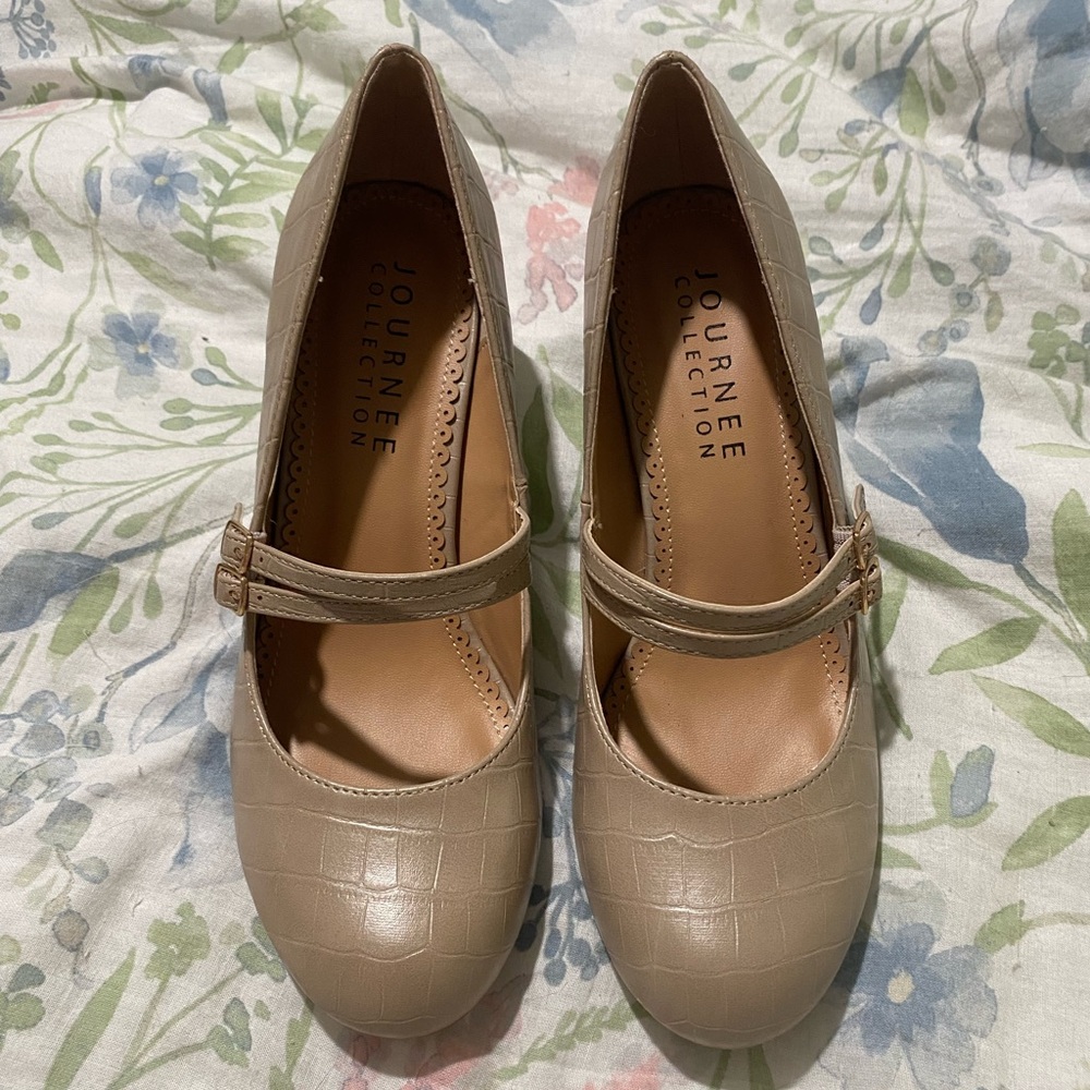 Brand new journey collection heel